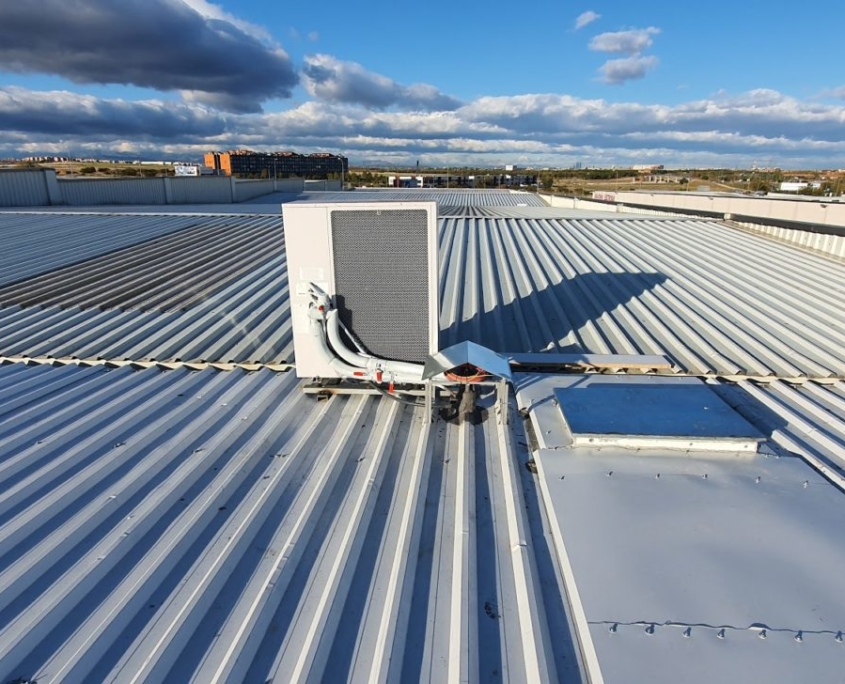 Instalación profesional de suelo radiante eléctrico en Madrid.